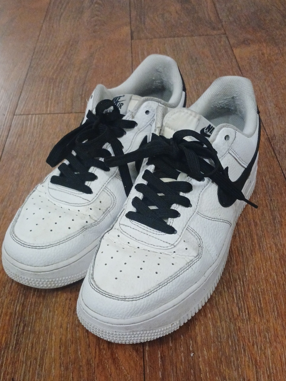 Nike Air Force 1'07 White And Black Sneakers